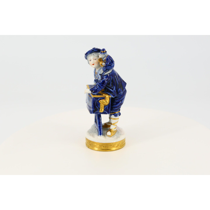 Statuetta in Porcellana Volkstedt Organista con Scimmia