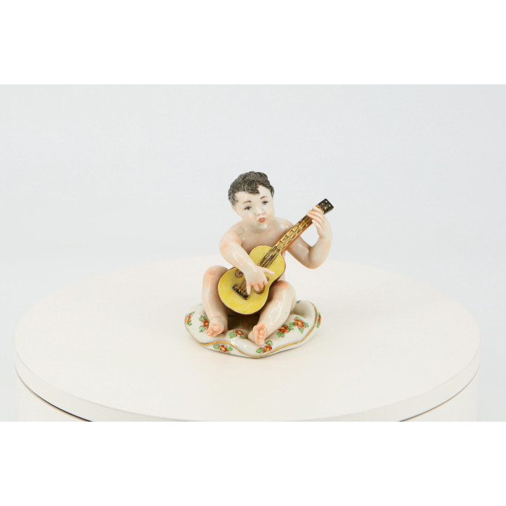 Figura de Porcelana Nalda Jovem Músico com Guitarra