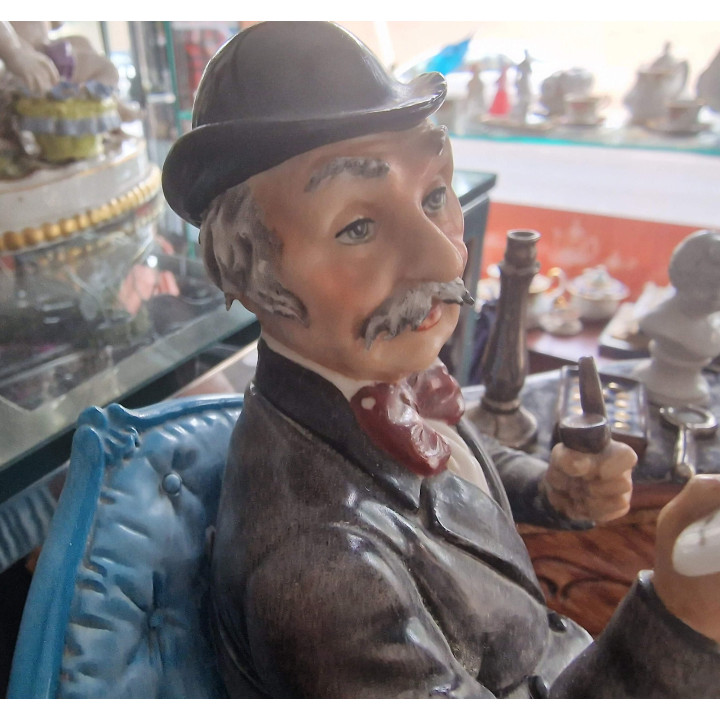 Porcelana Capodimonte L'Antiquario Germano Cortese