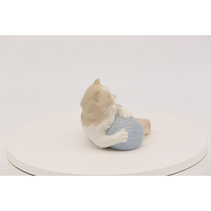 Matte Porseleinen Kat Sculptuur Valencia Spanje jaren 90