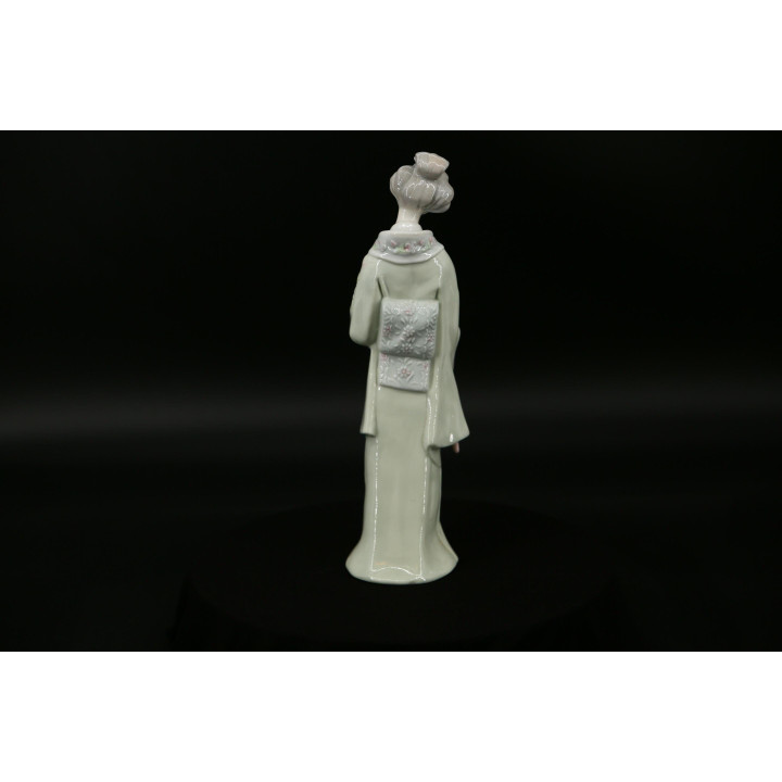 Estatueta Geisha de Porcelana KPM Bavaria anos 80