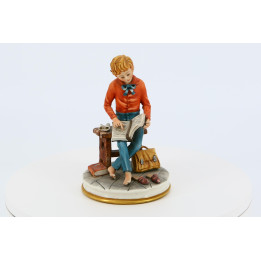 Scultura Capodimonte: Studente che legge Napoleone