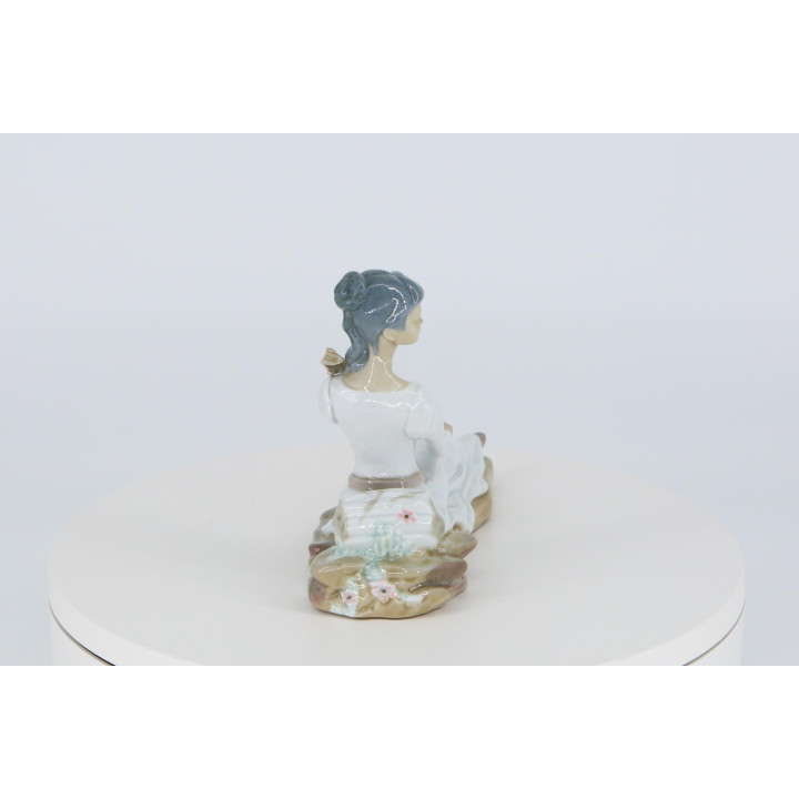 Escultura Porcelana Casades - Joven Contemplativa 15cm