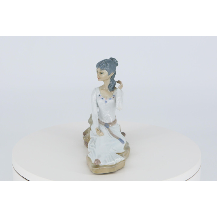 Casades Spanish Porcelain Figurine - Seated Girl 15cm