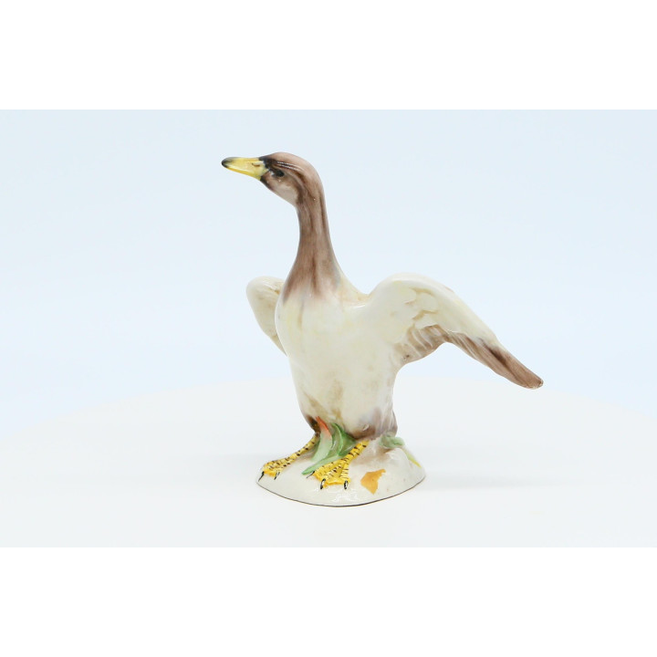 Polichromowana rzeźba gęsi z porcelany - lata 90.