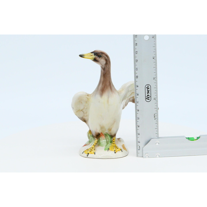 Polichromowana rzeźba gęsi z porcelany - lata 90.