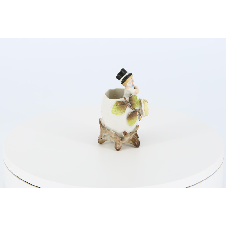 Vintage Porseleinen Figuur Jongen met Hoge Hoed (1950)