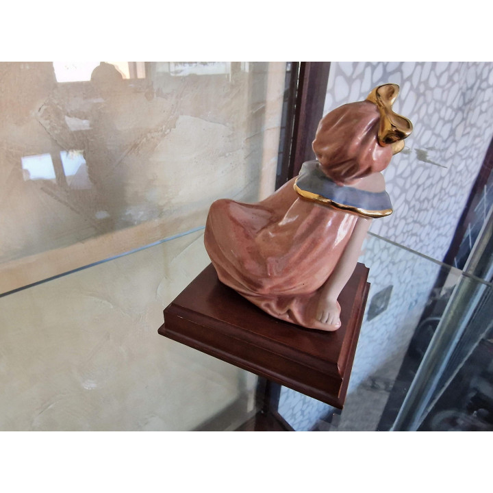 Sculpture en Porcelaine Jeune Femme Années 90 - Arche Dorée