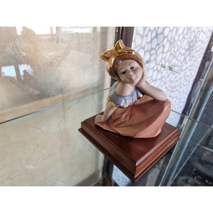 Sculpture en Porcelaine Jeune Femme Années 90 - Arche Dorée