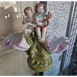 Centro de mesa Sitzendorf em porcelana com querubins, c. 1890