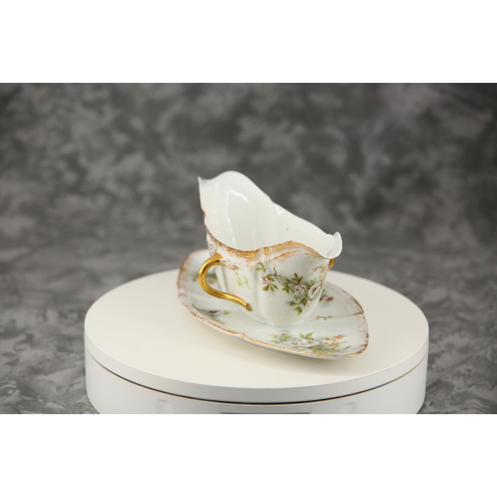 Antique Belle Époque Porcelain Gravy Boat (1890-1920)