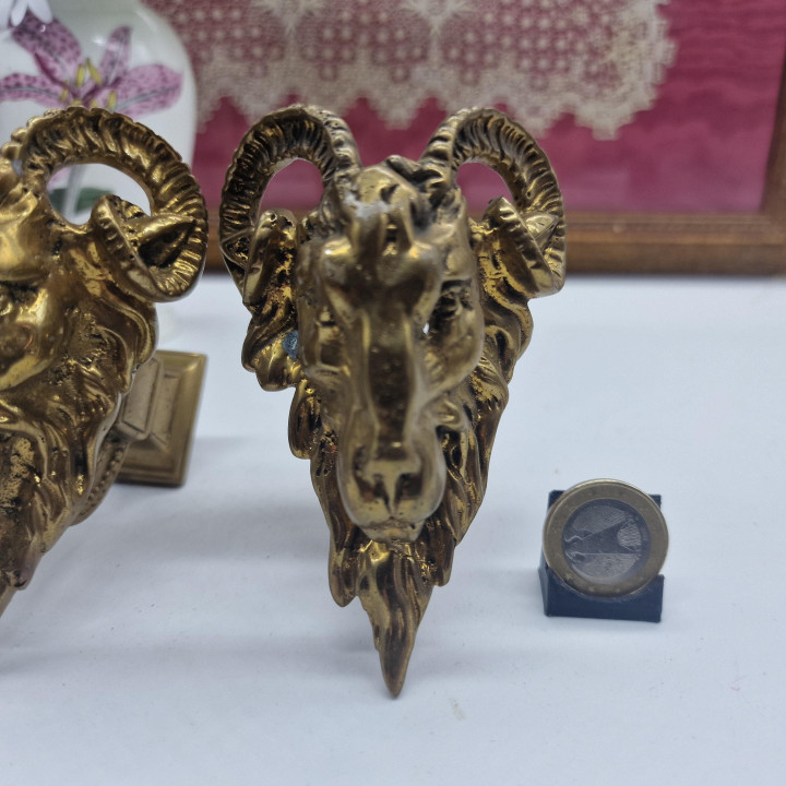 Antieke Bronzen Gordijnroedehouders Rammenkop (Paar)