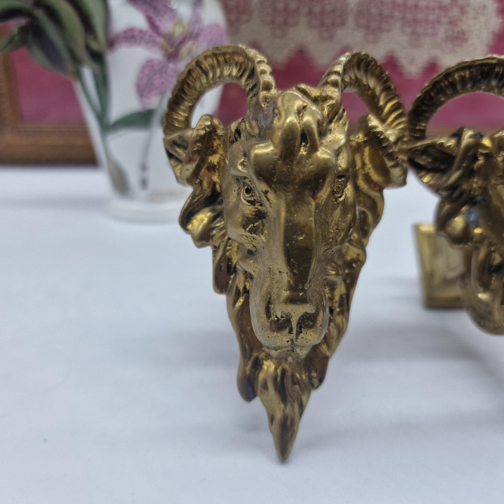 Antike Vorhangstangenhalter aus Bronze Widderkopf (Paar)
