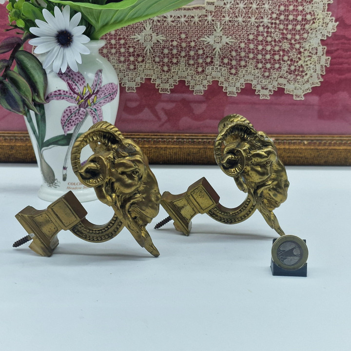 Antike Vorhangstangenhalter aus Bronze Widderkopf (Paar)