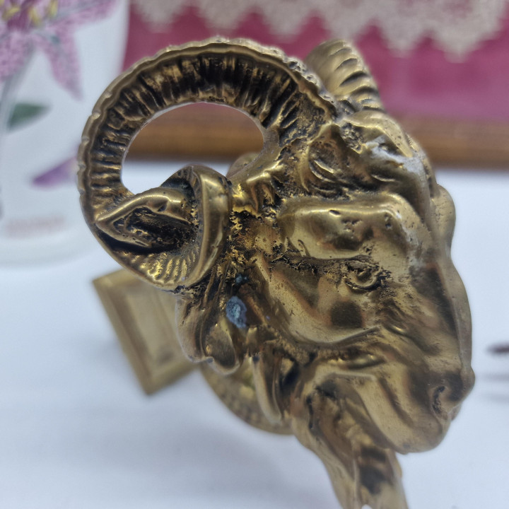 Antike Vorhangstangenhalter aus Bronze Widderkopf (Paar)