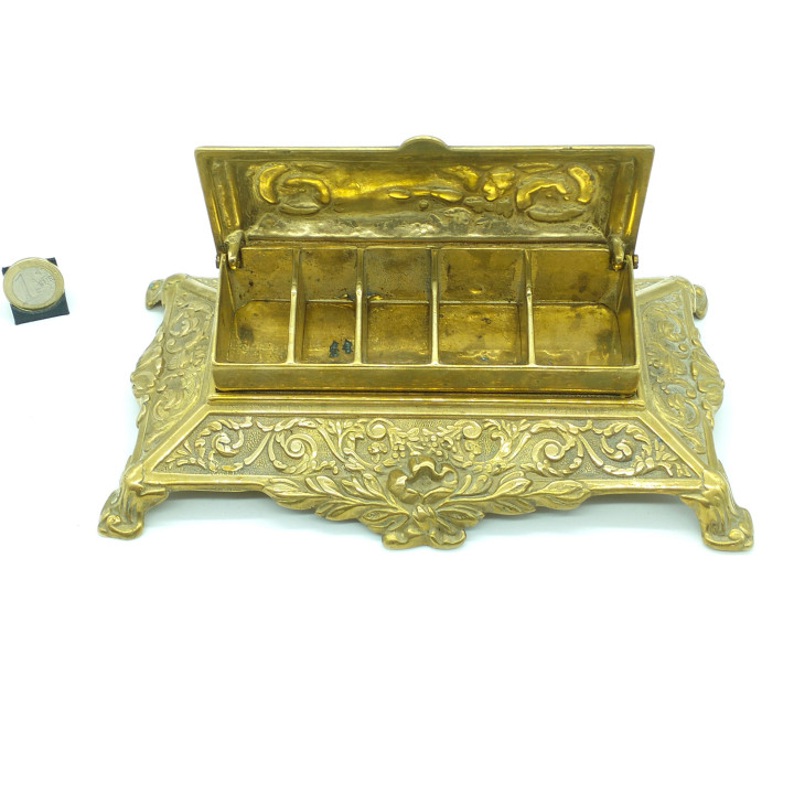 Antyczna mosiężna szkatułka Art Nouveau (1900-1910)