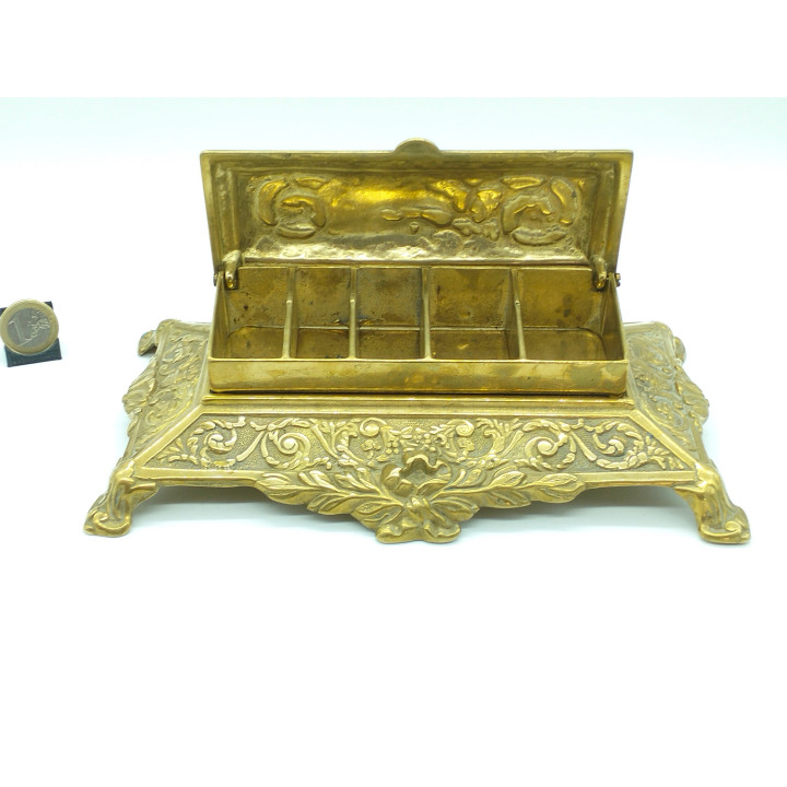 Caja de Escritorio Art Nouveau en Latón (1900-1910)