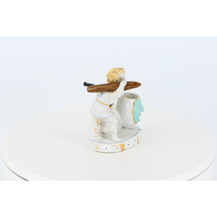 Cenicero de porcelana Putti del siglo XIX