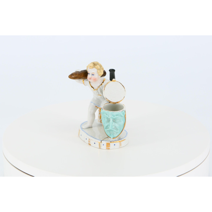 Cendrier Putti en porcelaine XIXe siècle