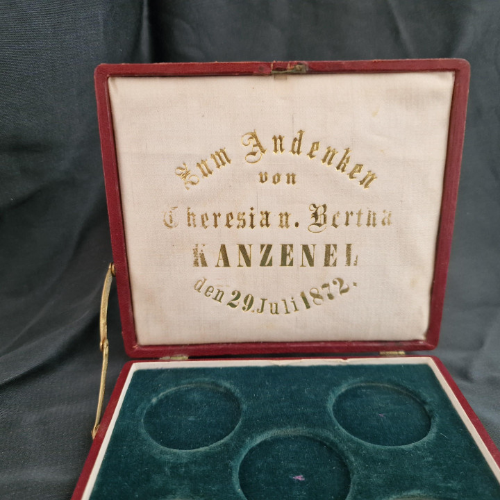 Estuche Conmemorativo Alemán 1872 - Theresia y Bertha Kanzenel
