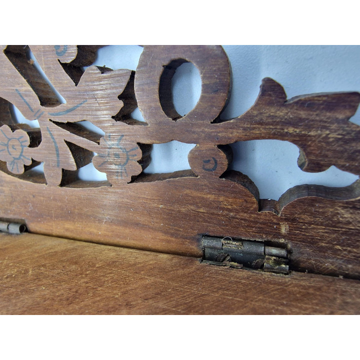 Art Nouveau wandplank van walnotenhout, circa 1900