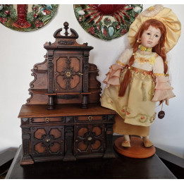 Gabinete Neovictoriano Joyero de Madera Maciza 1960