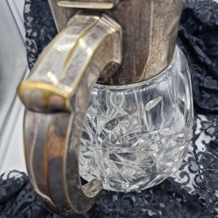 Carafe rafraîchissante en cristal et métal argenté, v. 1900