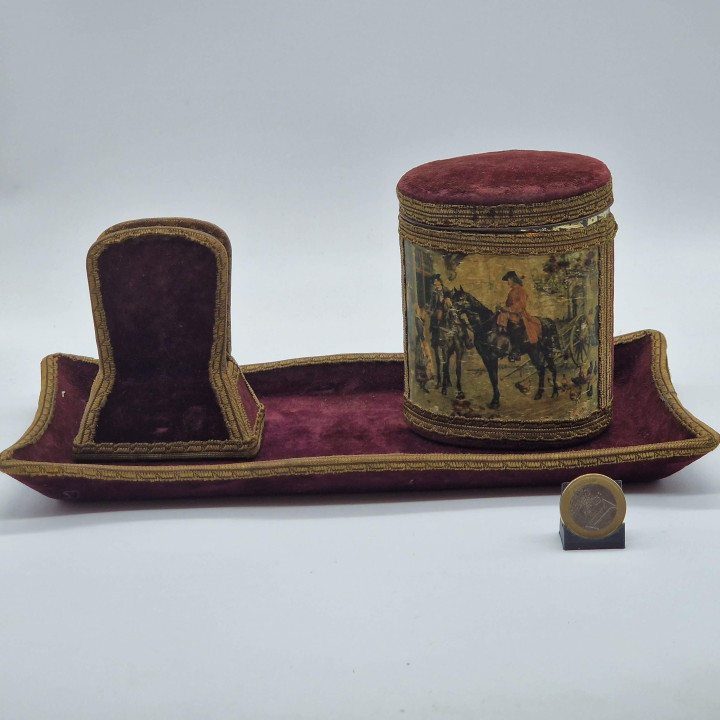 Conjunto de Secretária Antigo 1920 — Veludo e Estanho