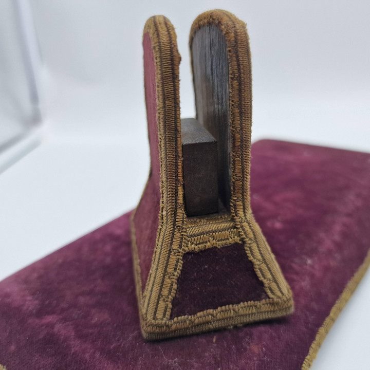 Conjunto de Escritorio Antiguo 1920 — Terciopelo y Metal