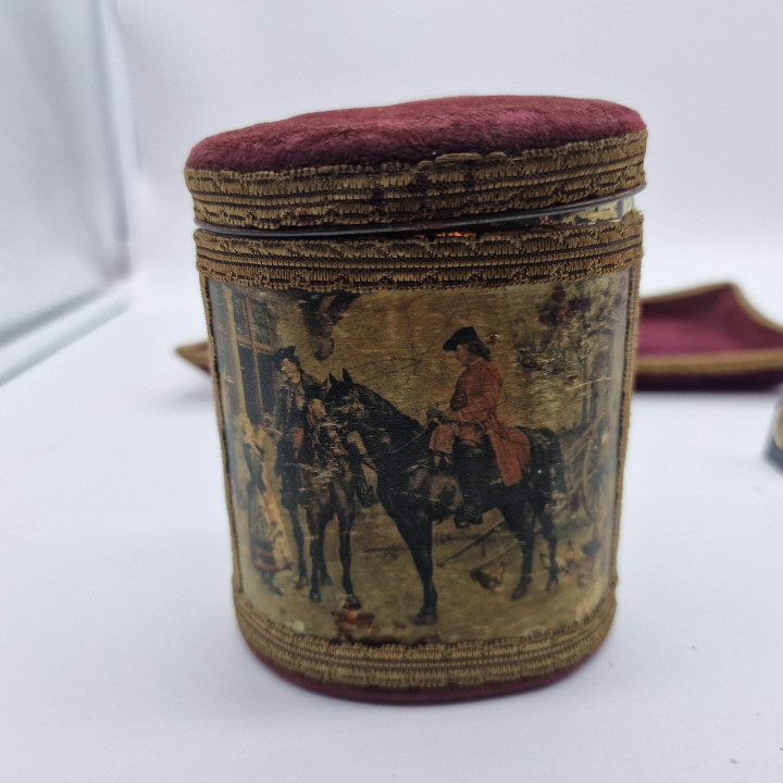 Conjunto de Secretária Antigo 1920 — Veludo e Estanho